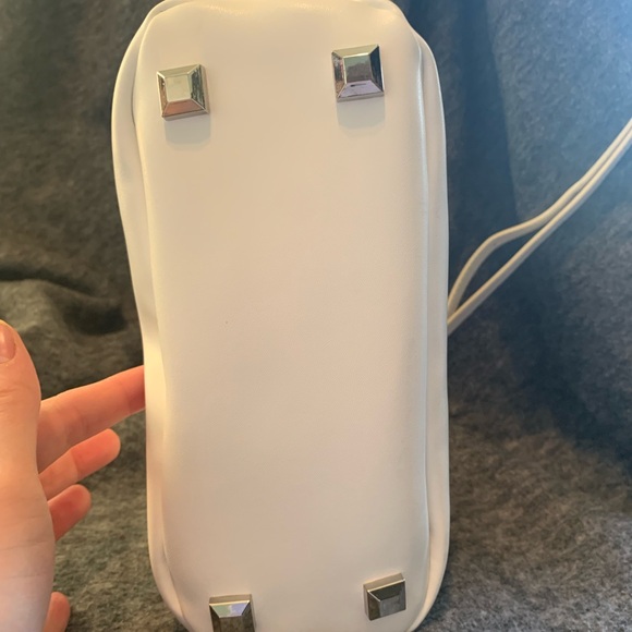 MM6 Maison Martin Margiela Elegant White Leather Crossbody Bag - Picture 6 of 10